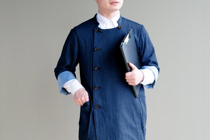 個性やワクワクを大切にする研究者のために。デニム地のラボウェアをつくりました。